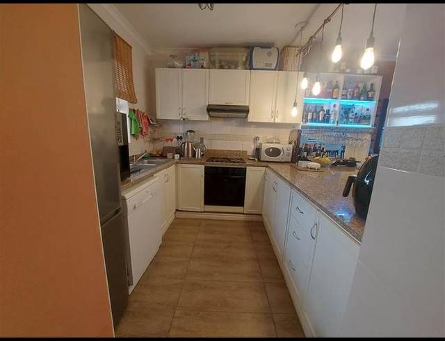 2 BEDROOM APARTMENT FOR SALE IN UMHLANGA RIDGE